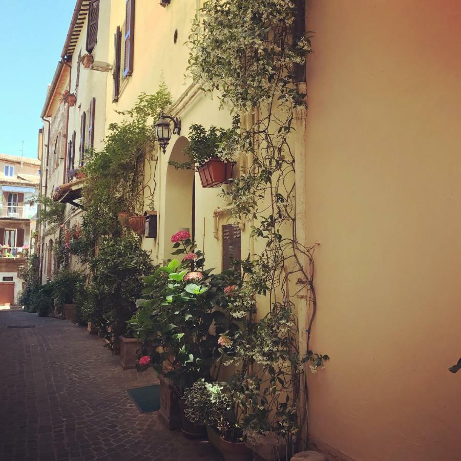 B&B La Dimora Del Capitano Fabriano Exterior photo